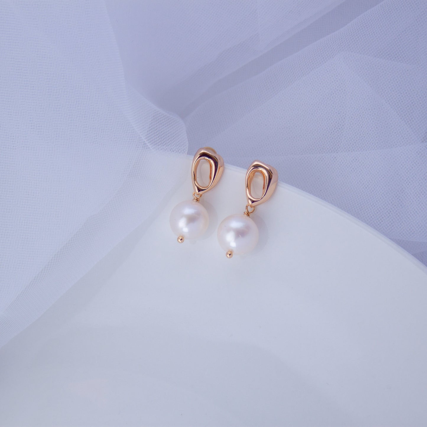 Natural freshwater pearl drop earrings