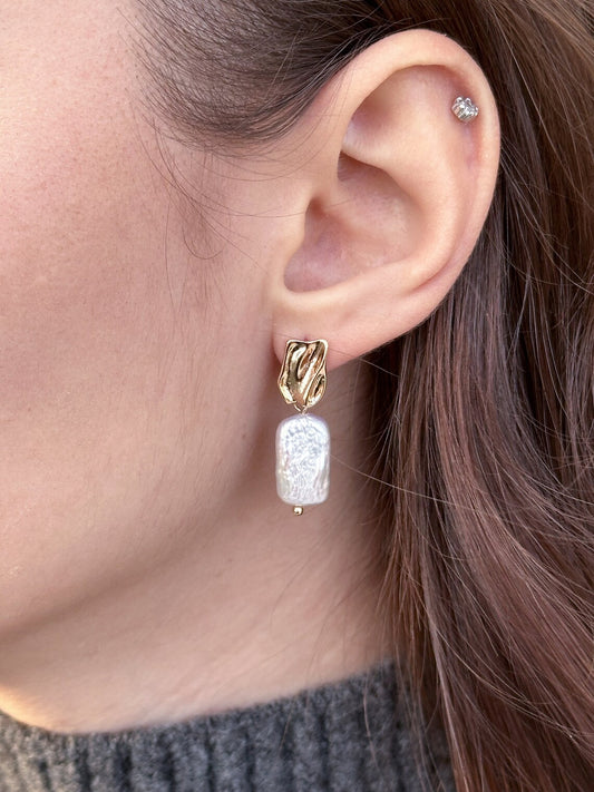 Minimalist earrings with Baroque pearls. Pearl earrings. Aesthetic earrings with 18k gold plating
