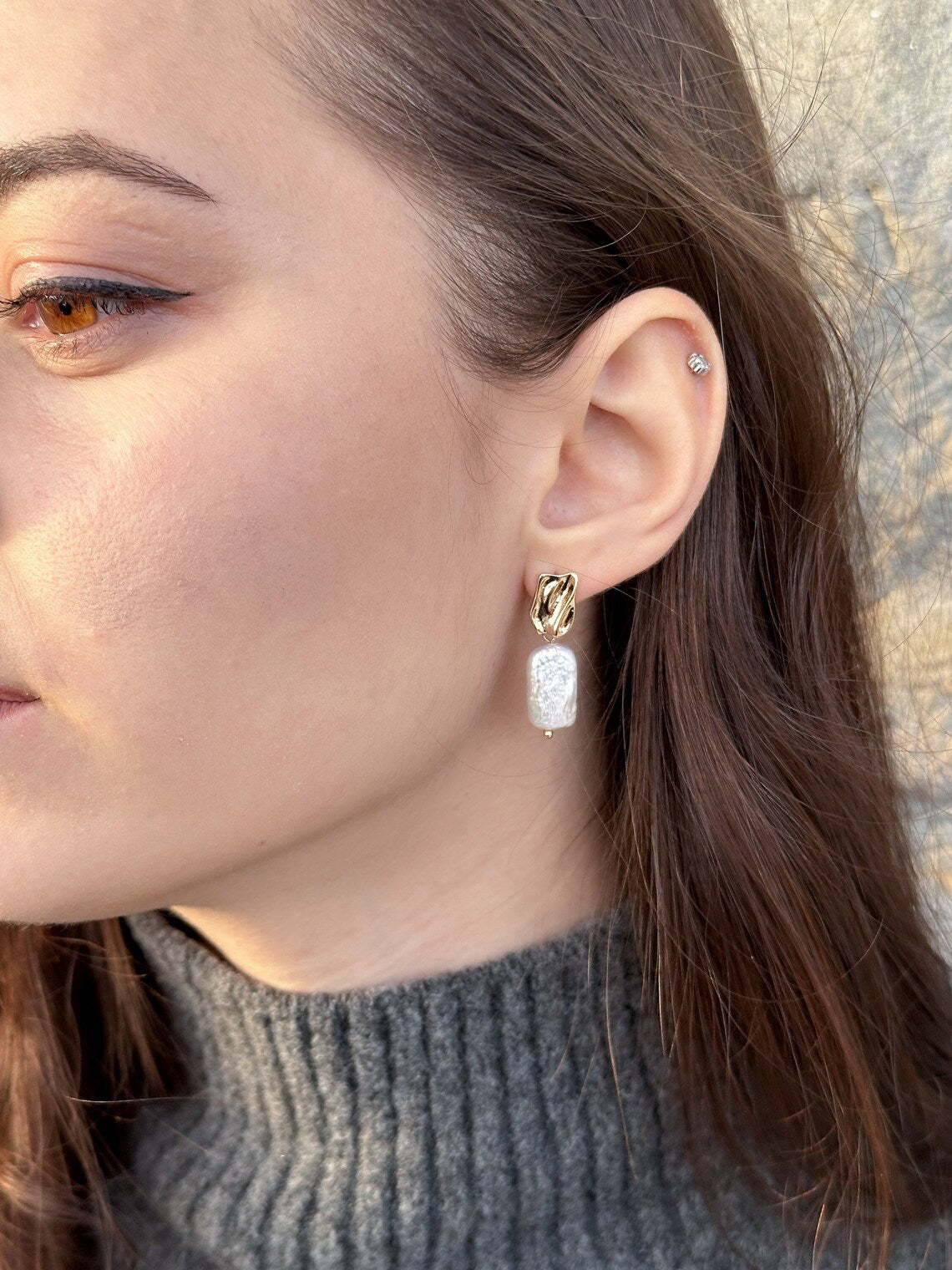Minimalist earrings with Baroque pearls. Pearl earrings. Aesthetic earrings with 18k gold plating