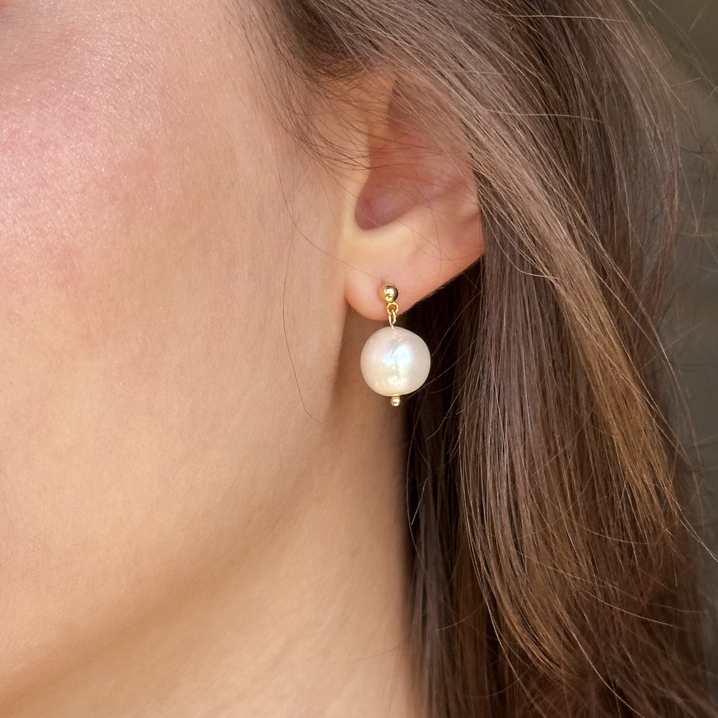 Minimalist Freshwater Pearl Drop Earrings – Classic Stud Design